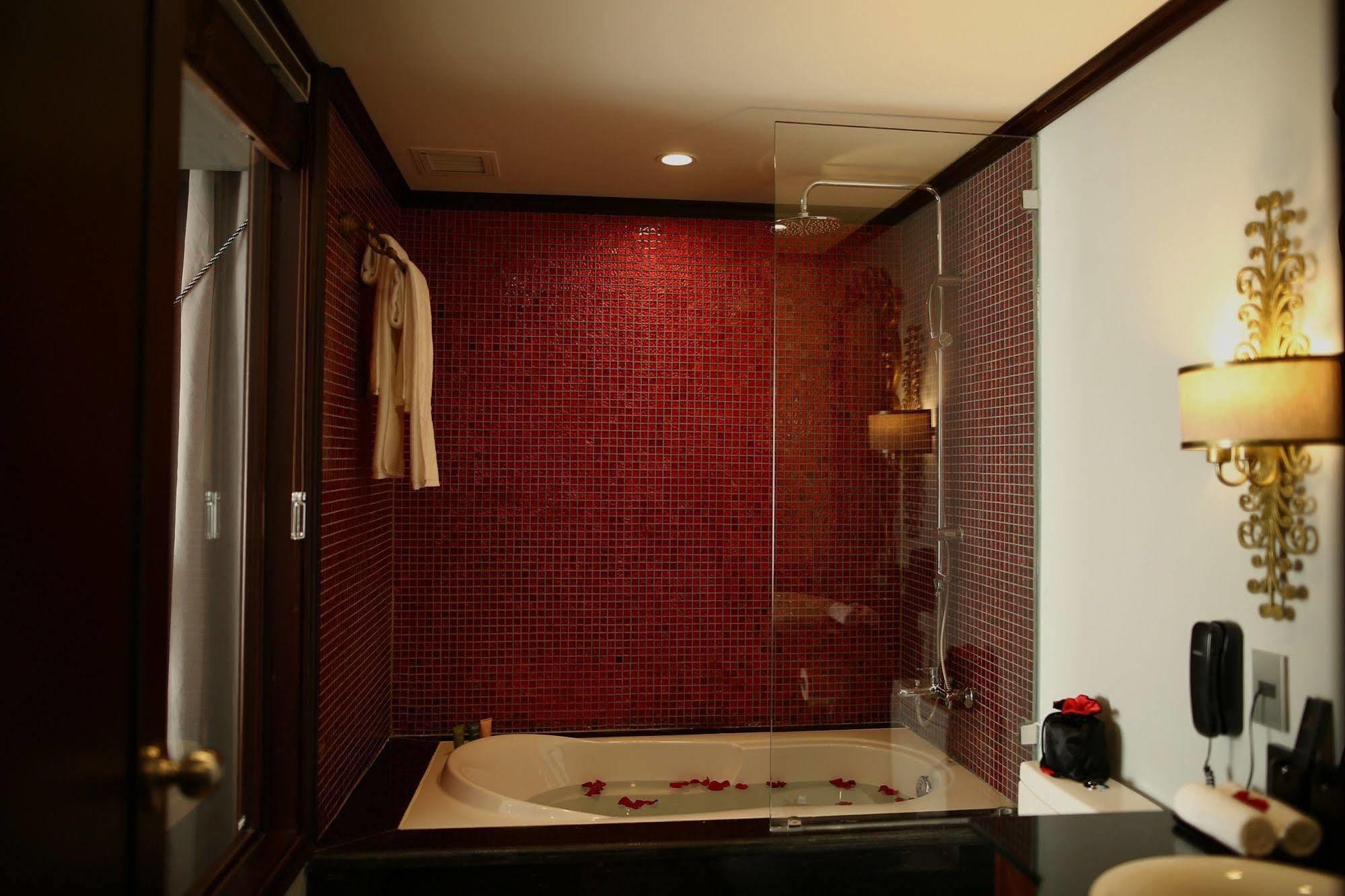 The Scarlett Boutique Hotel Хюэ Экстерьер фото